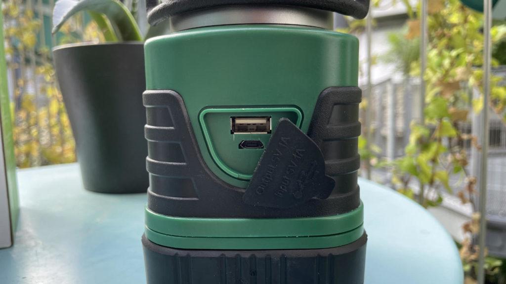 Akku Lampe mit Powerbank Anschlüsse