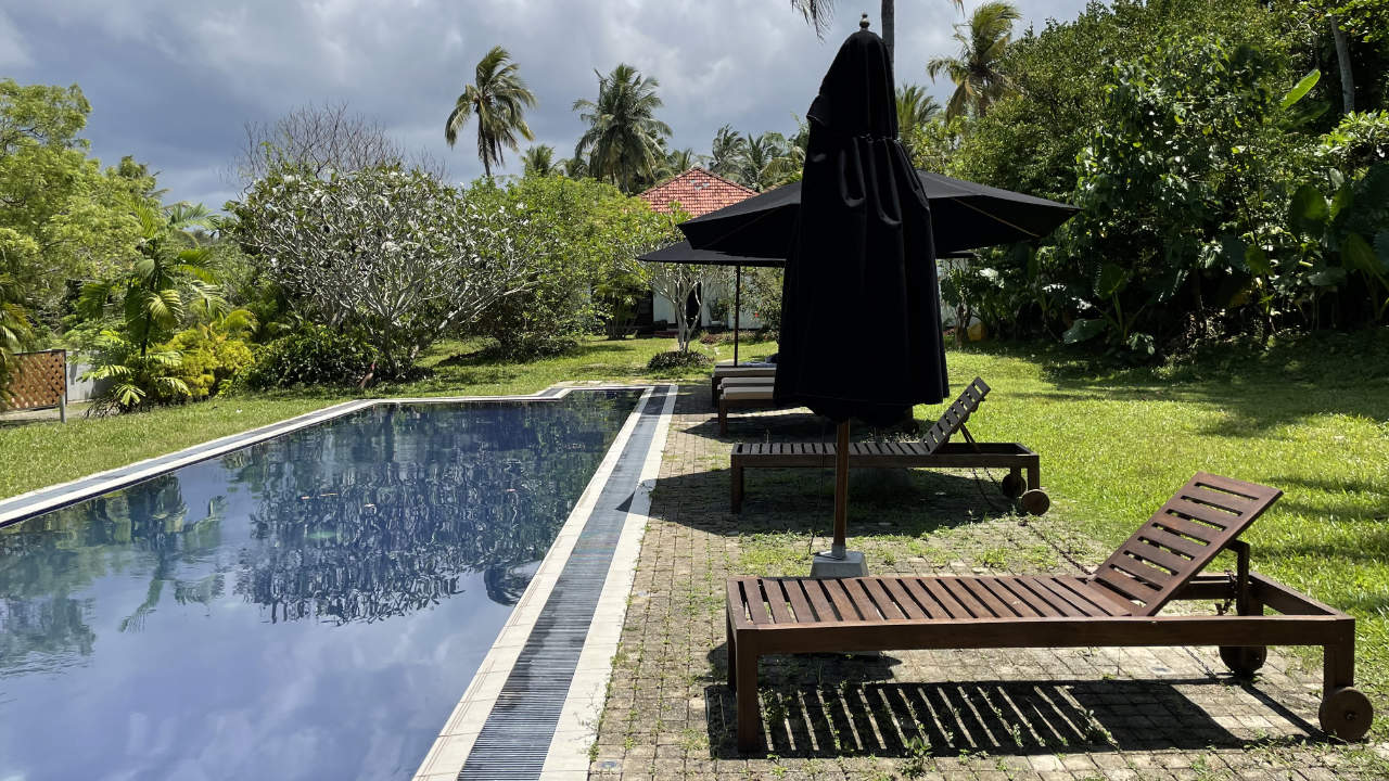 Pool im Abode Hotel Ahangama