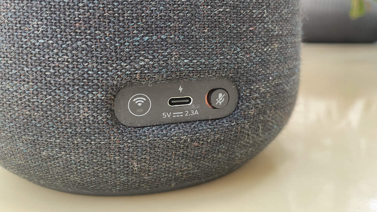 Harman Kardon Citation 200 rear