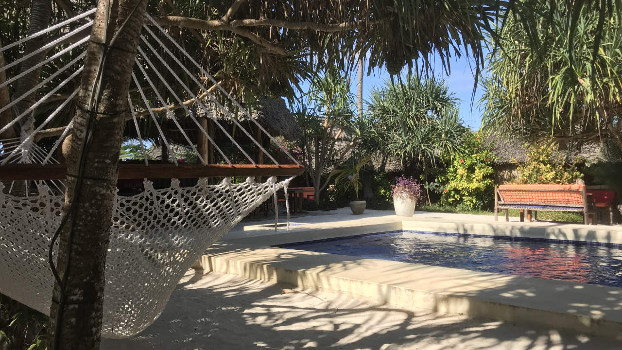 Pool Sunrise Bandas Sansibar