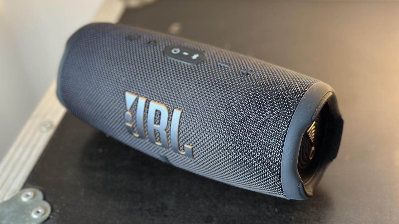 JBL Charge 5 WiFi Red Gold