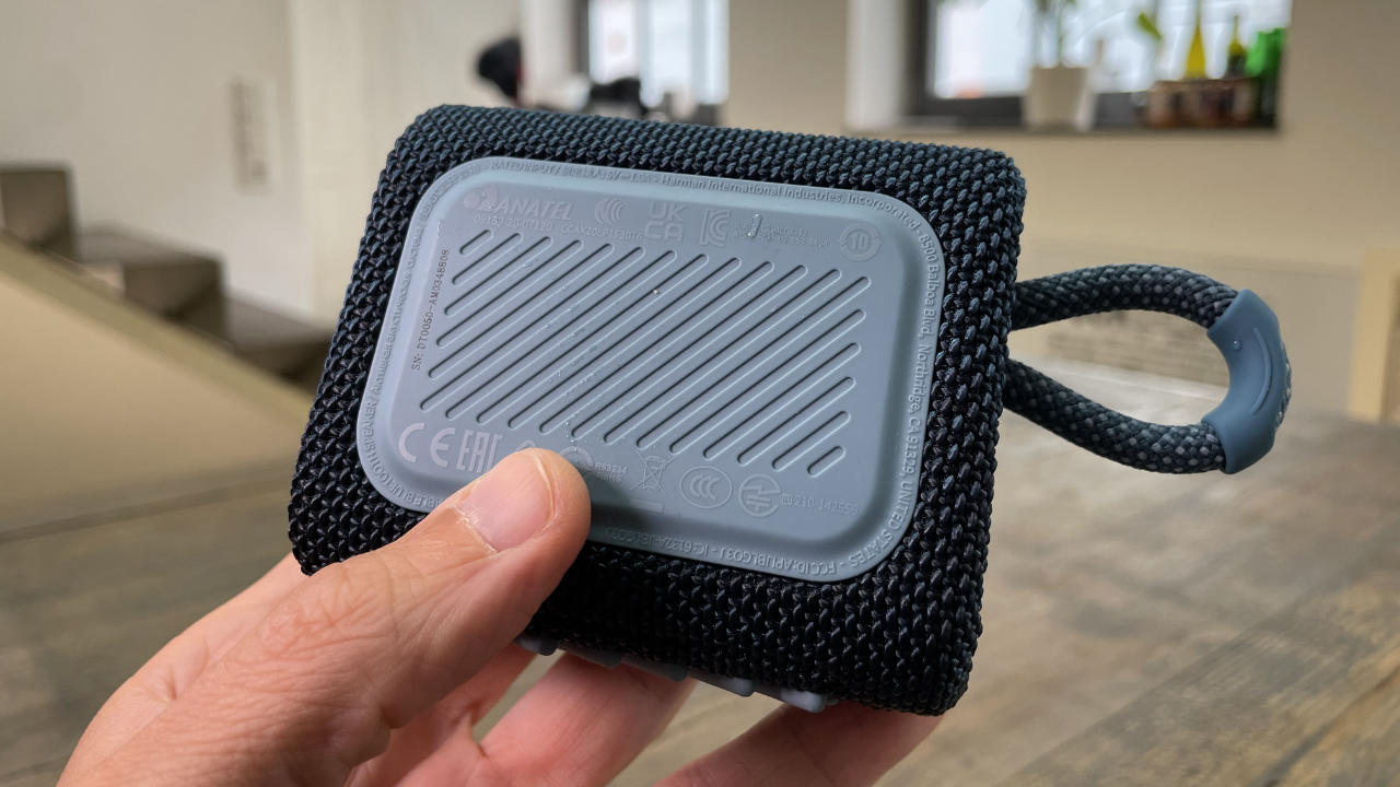 JBL Go 3 Rückseite mit Gummi