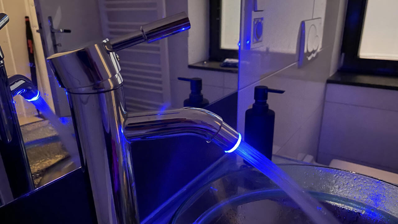 LED Wasserhahn Aufsatz mit Temperatursensor