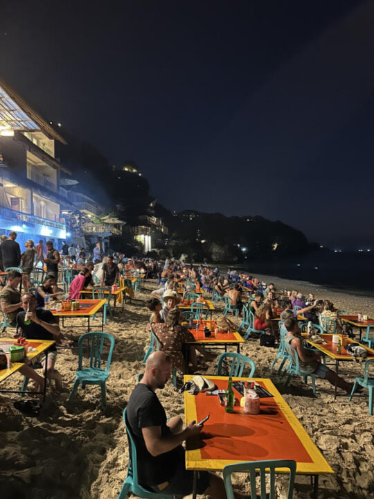 Lucky Fish Lounge am Bingin Beach