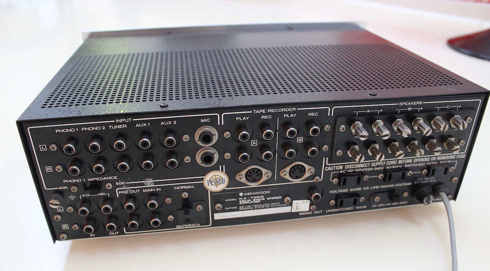 Amplifier with turntable input