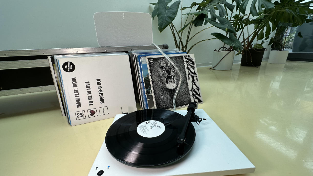 Pro-Ject T1 Phono SB Plattenspieler Sonos Five