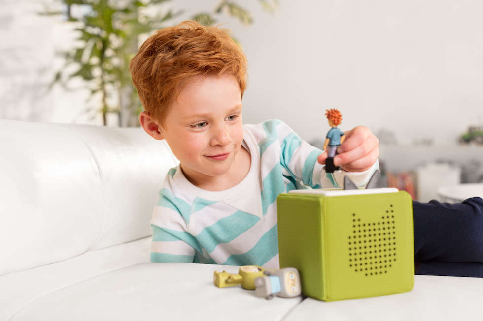 Toniebox shelf for magnetic Tonies