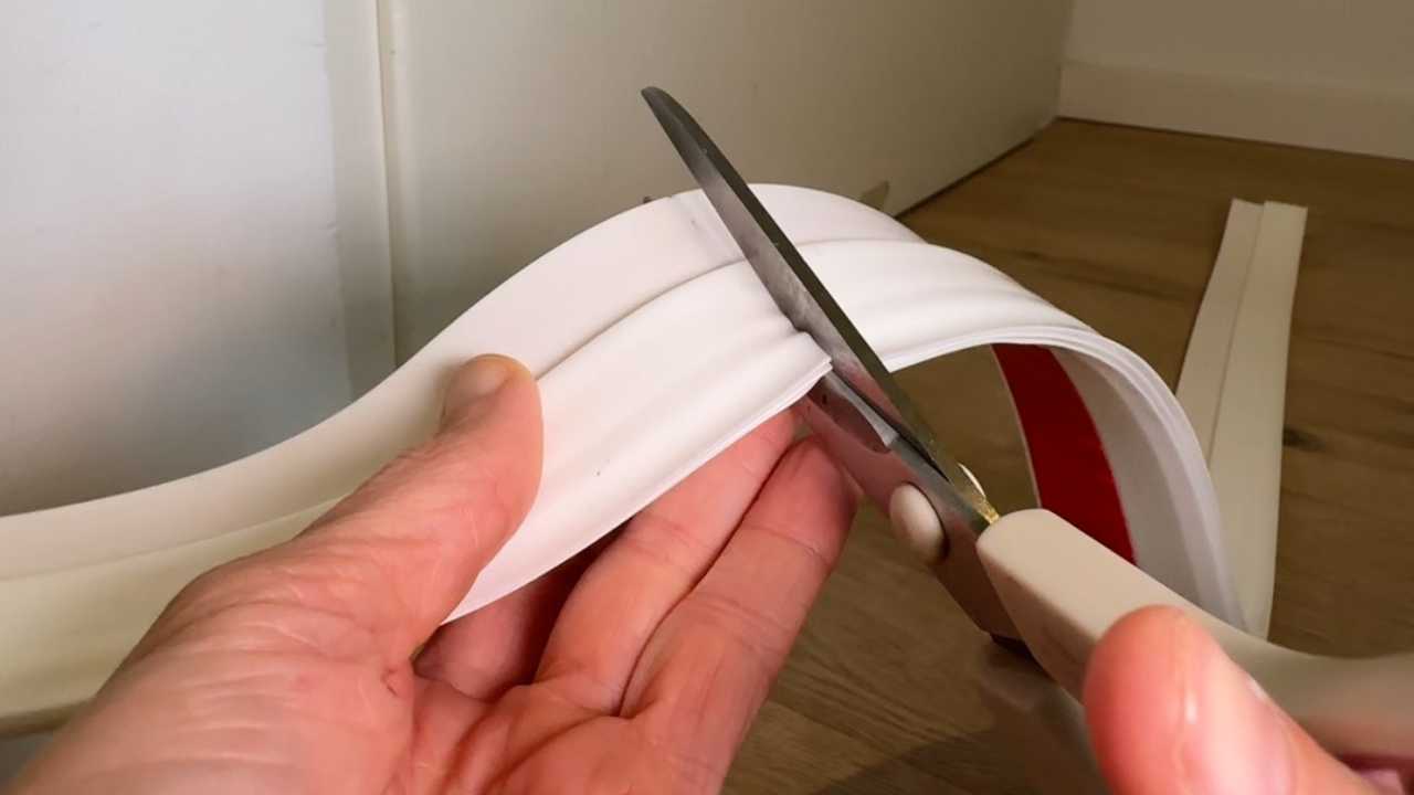 Vellure Türdichtung zuschneiden